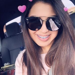 Meet your Posher, Carla